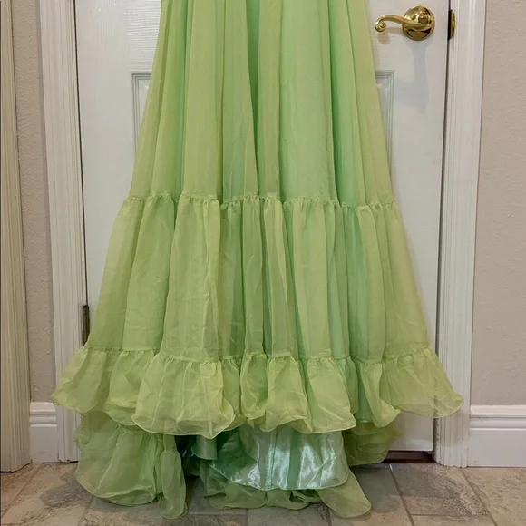 Mac Duggal 67911 Light Green Ruffle Tiered Cut-Out Chiffon Gown Size 6 NWT - Picture 10 of 15